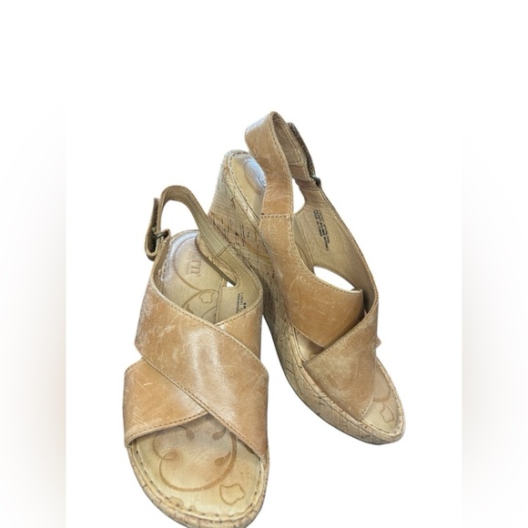 Born women’s tan Brown Cross Front Wedge
Stitch Detail Leather Slingback Size 6 - Picture 4 of 7